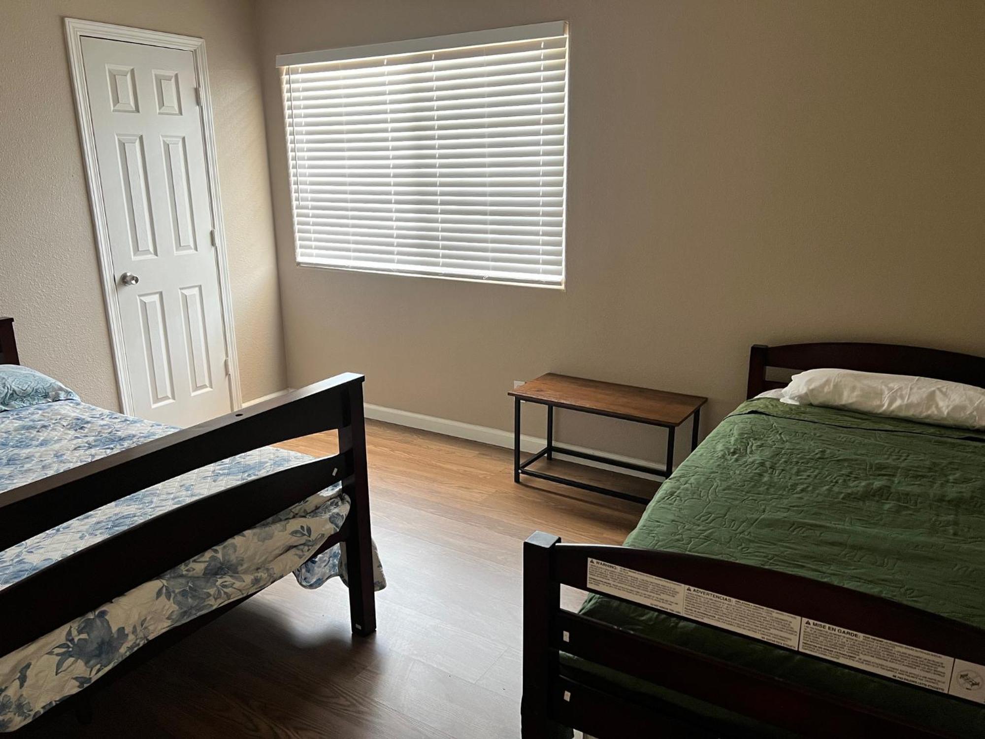 Serene 2Bed 1Bath Condo With Parking Fresno Exterior photo