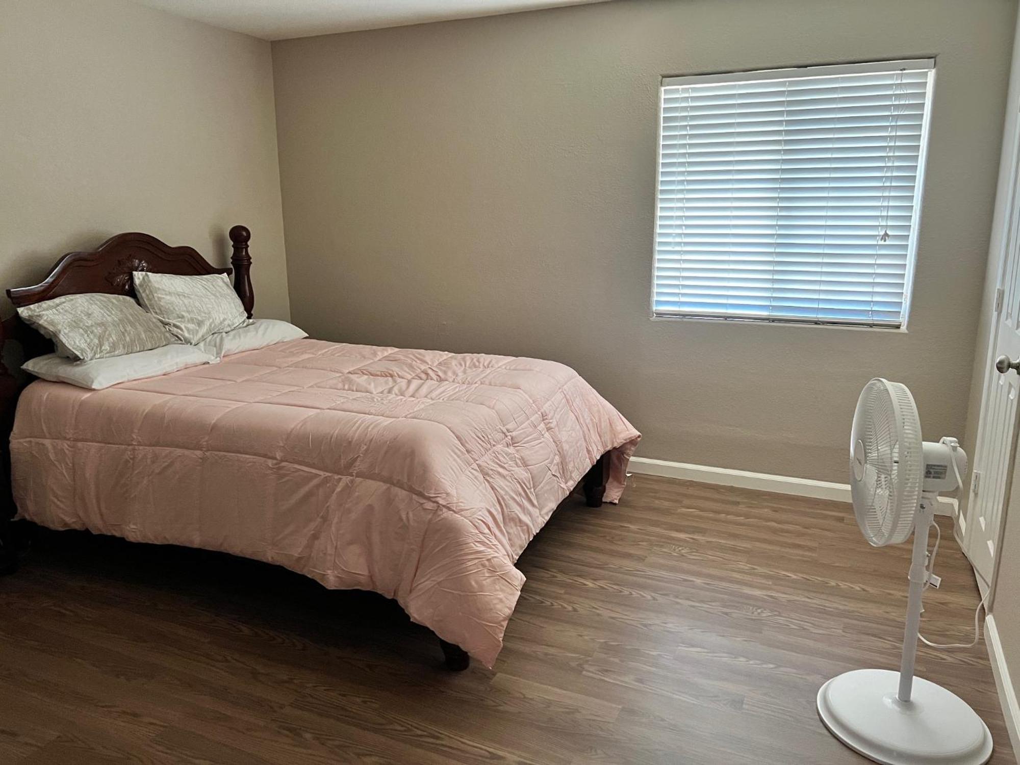 Serene 2Bed 1Bath Condo With Parking Fresno Exterior photo